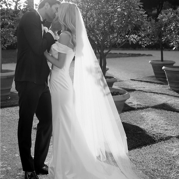 Plain Cathedral Wedding Veil with Long Blusher - Picture 2 of 8